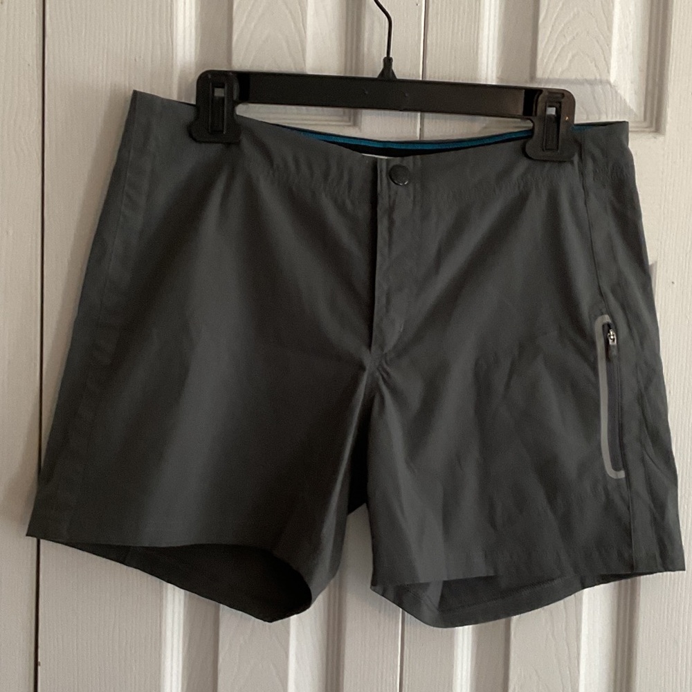 Columbia Womens Gray Omni-Shield Athletic Shorts with Zip Pocket